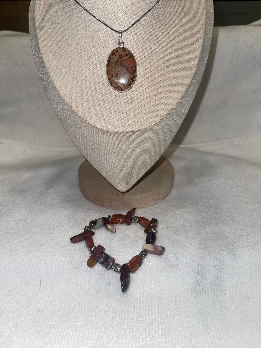 Multicolor Brown Red Stone Pendant Necklace with Beaded Bracelet Set